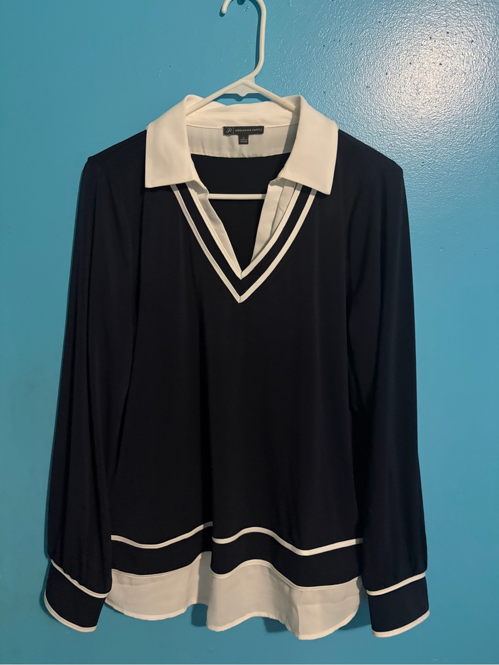 Adrianna Papell Black Long Sleeve V-Neck Top with White Trim